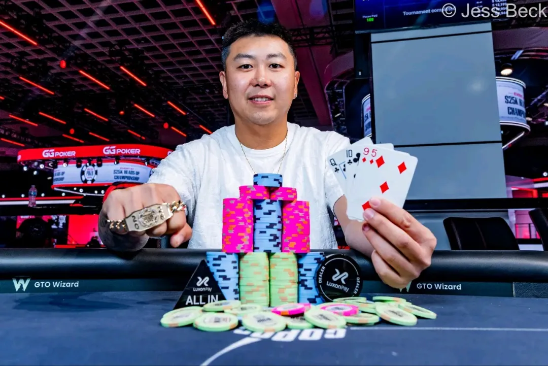 【WPT扑克】2026 WSOP | 王阳勇夺$5,000底池限额奥马哈冠军，拿下首条金手链